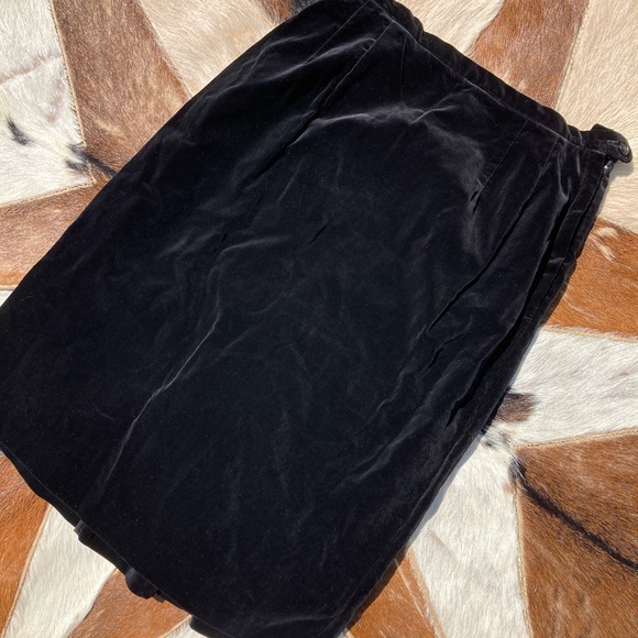 Vintage 60s Black Velvet Pencil Skirt | Union Made Size 6 - Picture 2 of 4